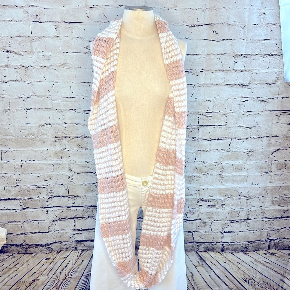Seductions • Infinity scarf - Picture 4 of 6